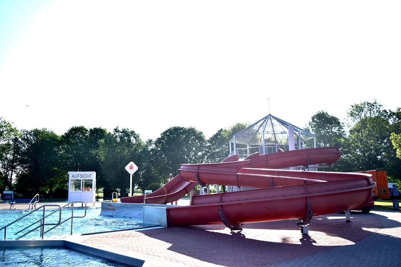 Freizeitbad Isums Rutsche