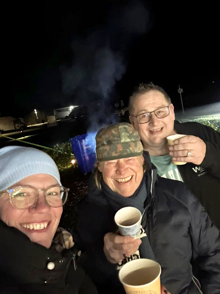 Friesensee_Besucher_mit_Gluehwein