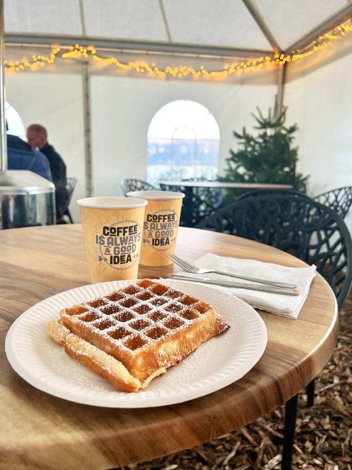 Friesensee_Winter_Waffel_mit_Heißgetraenken