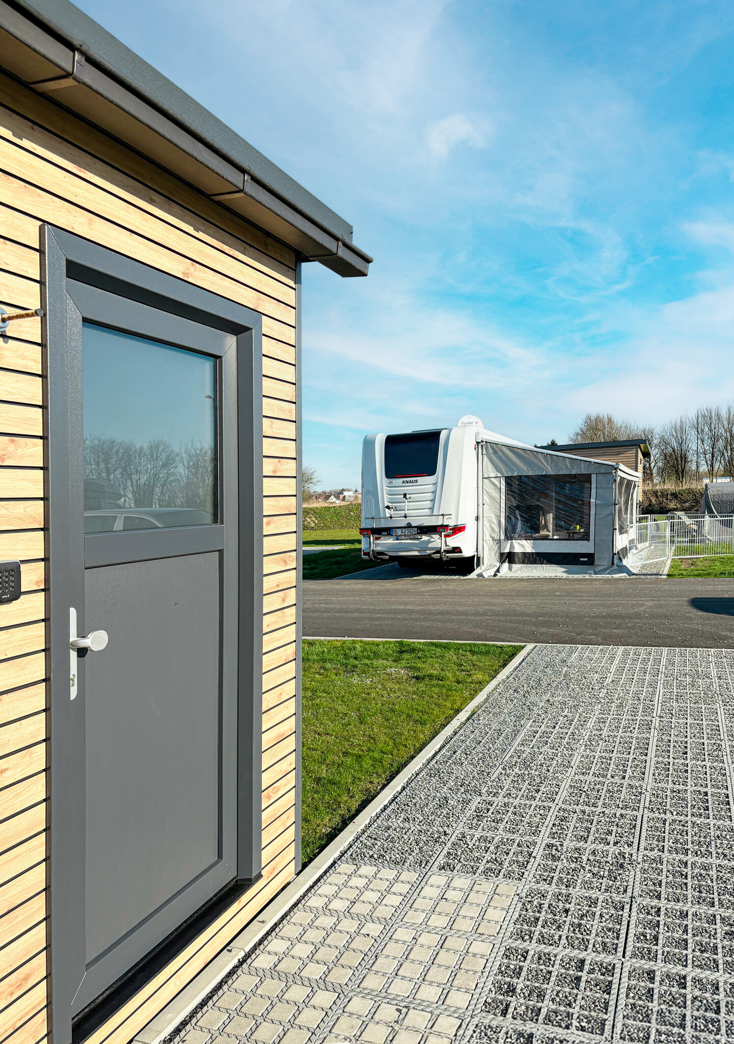 Harlequartier Sauna Stellplatz Eingang